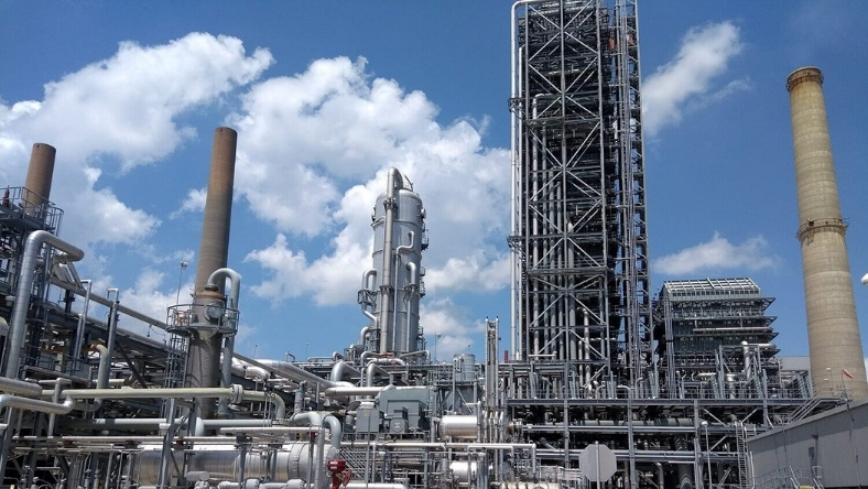 Industrial facility with tall processing towers and steel pipeline networks